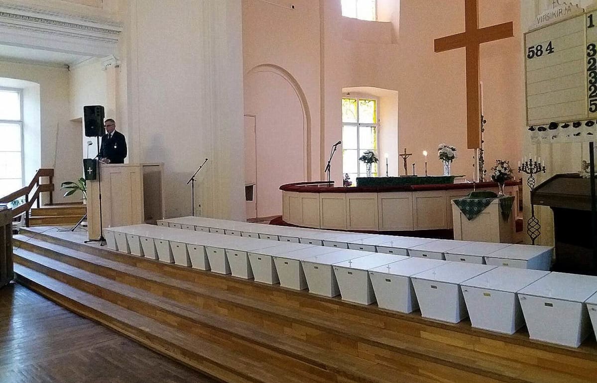Löydettyjen sankarivainajien arkut Viipurin kirkossa