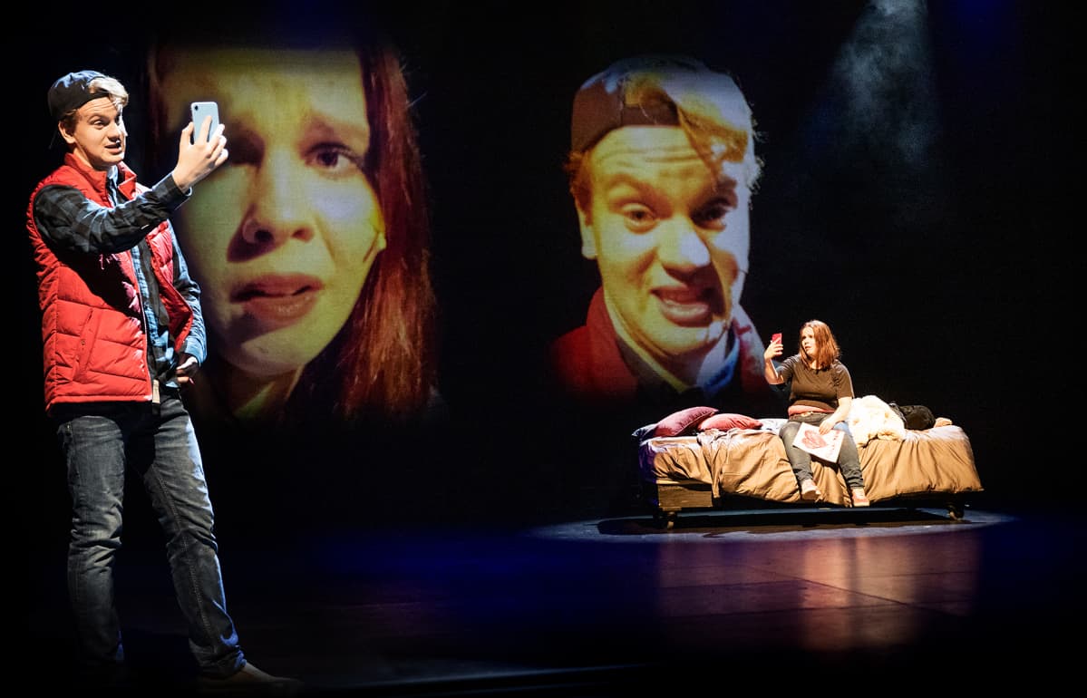 Kuva Skam-teatteriesityksestä.