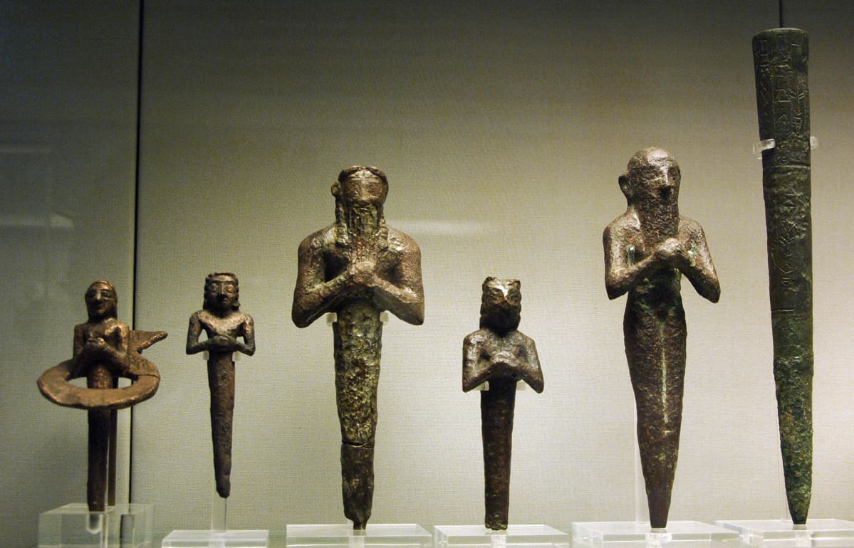Mesopotamialaisia pronssinauloja 300 luvulta eaa.
