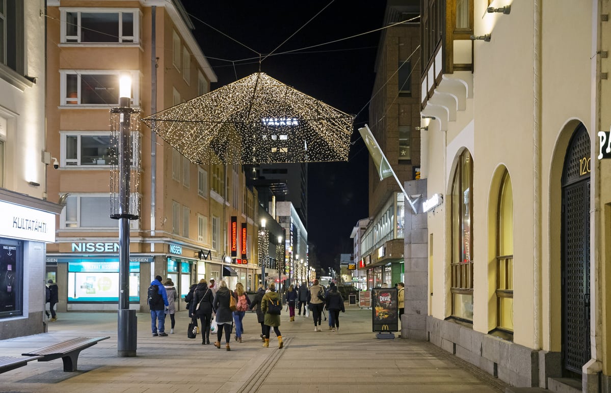 Kävelykatu Rotuaari Oulussa.