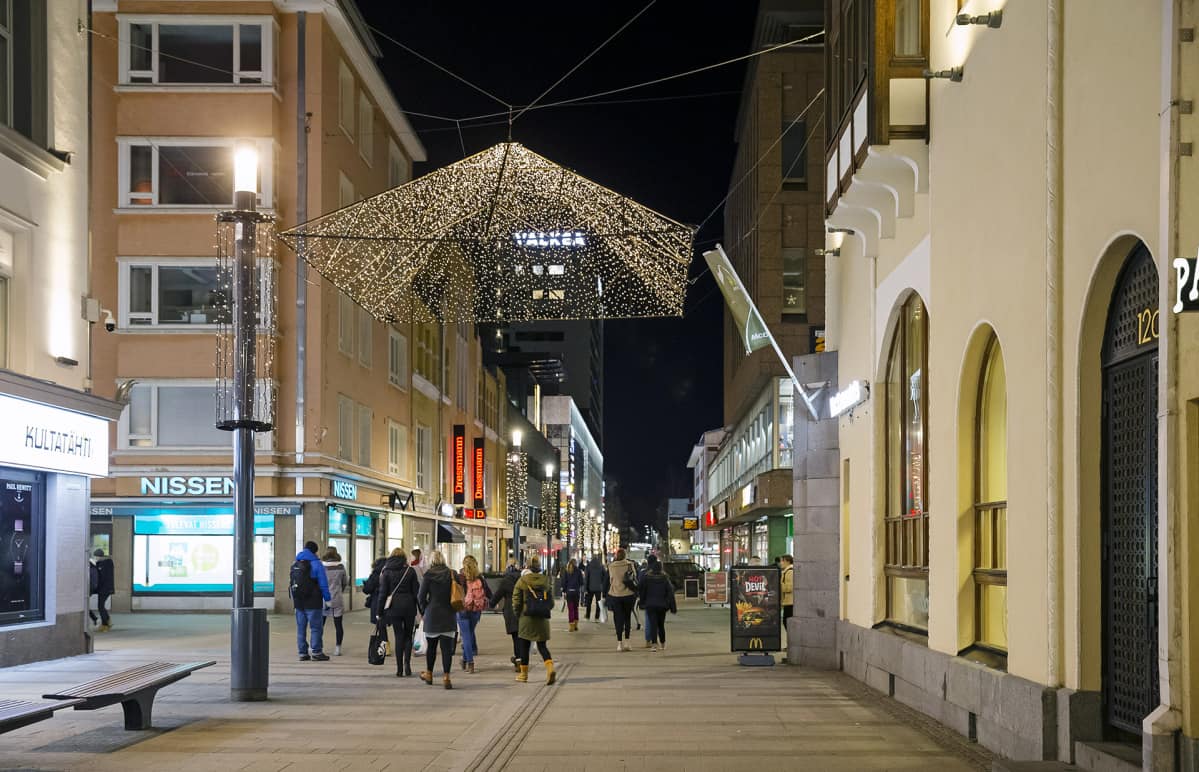 Kävelykatu Rotuaari Oulussa.