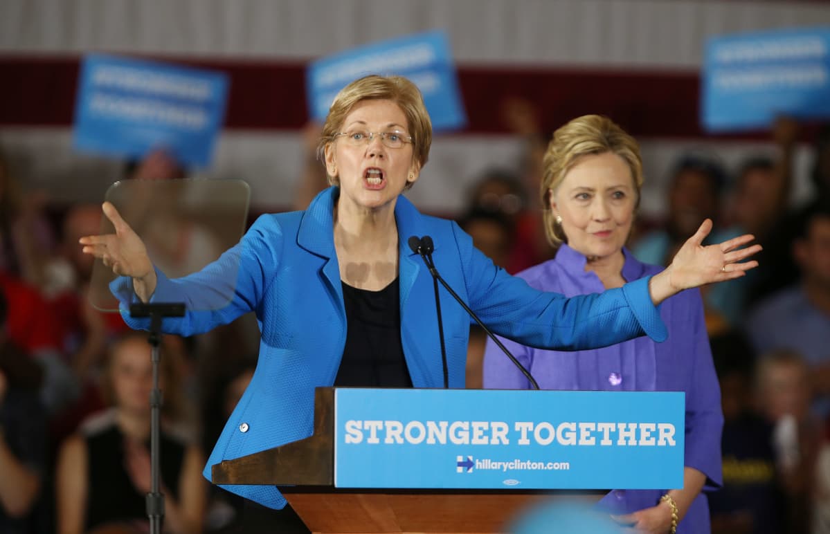Elizabeth Warren puhui Clintonin tilaisuudessa Cincinnatissa.