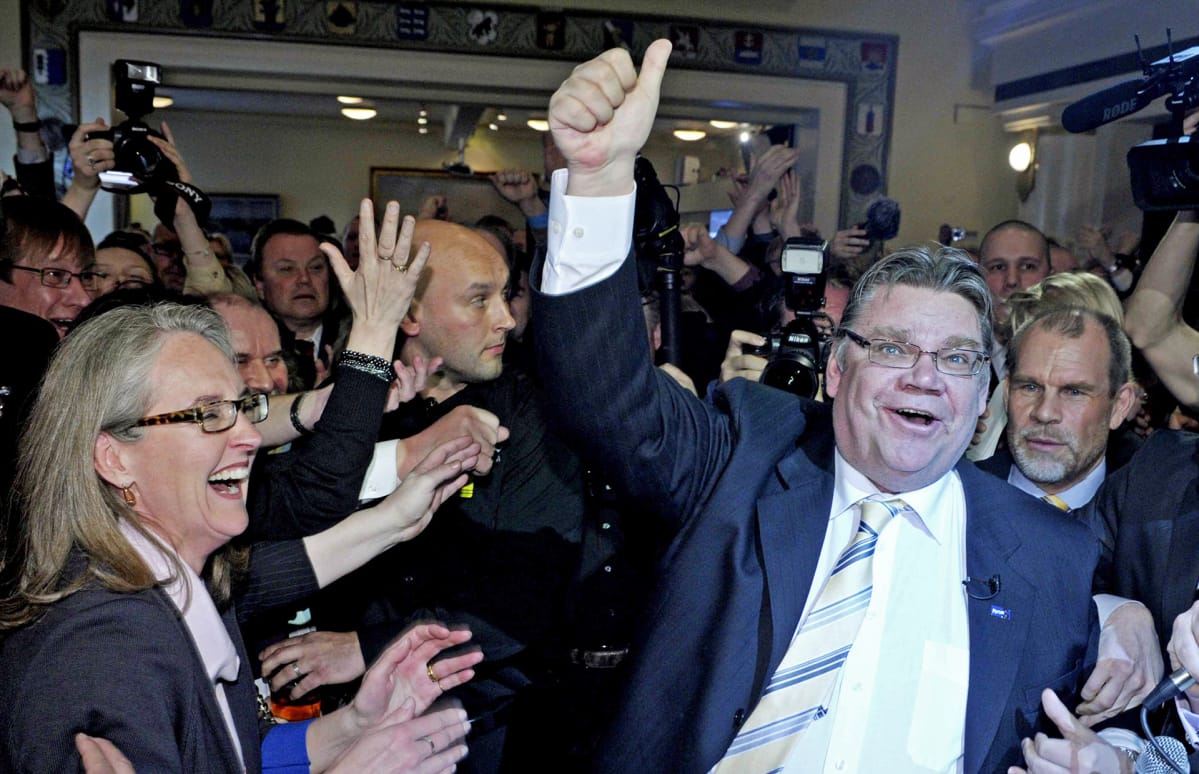 Timo Soini vaalivalvojaisissa.