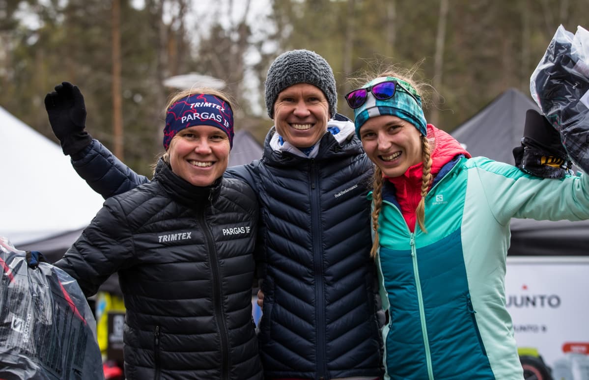 Polkujuoksijat Yvonne Gunell, Hanna Jantunen ja Oona Hilkamo