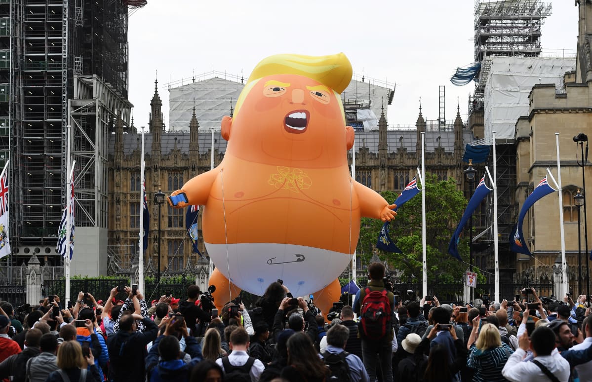 Trump-vauvaa esitttävällä jättipallolla protestoitiin presidentti Trumpin Britannian-vierailua Lontoossa 4. kesäkuuta.