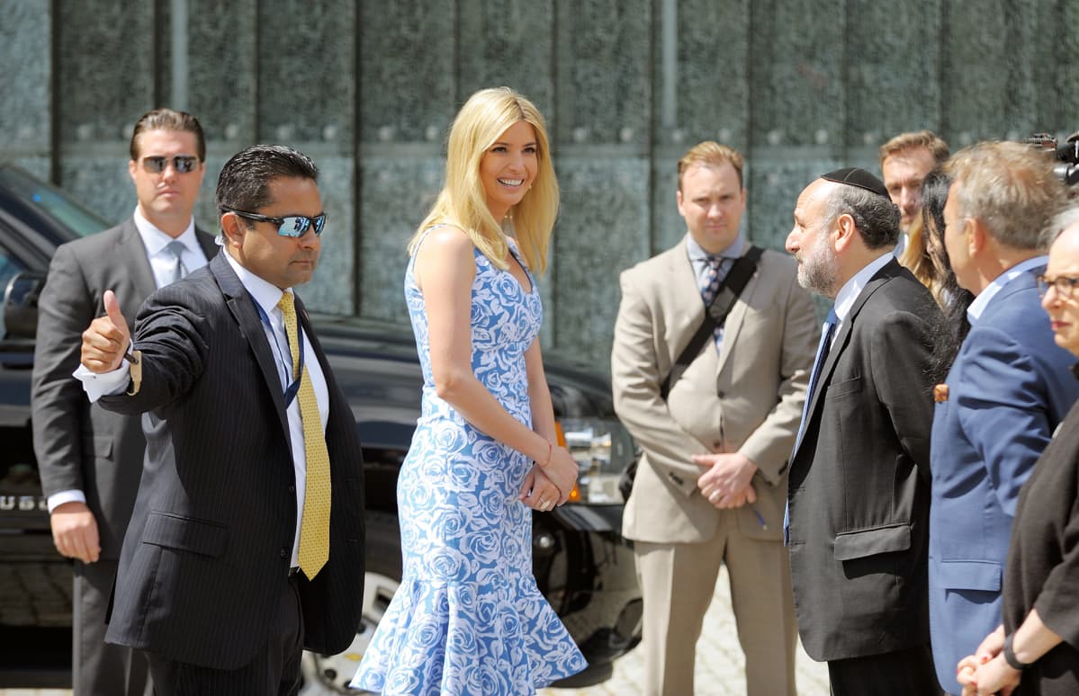 Ivanka Trump vierailee Varsovan ghetossa.