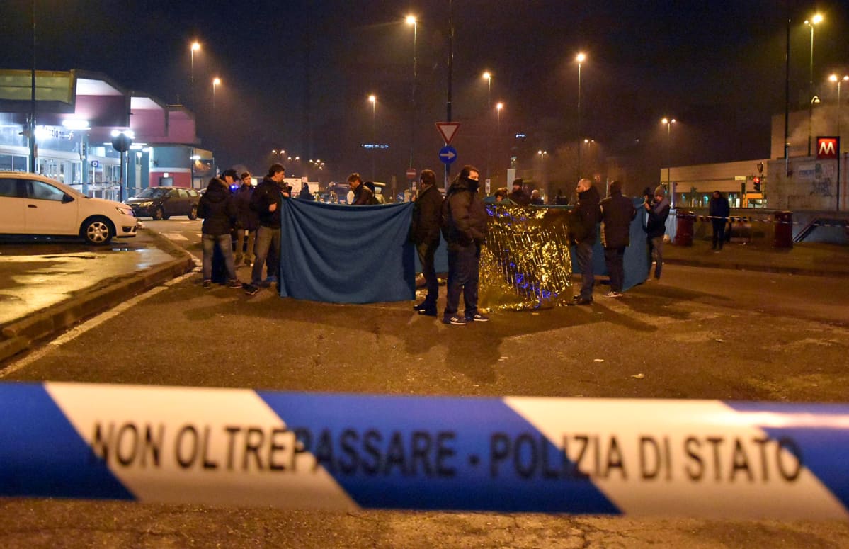 Poliisi eristi ampumapaikan Milanon esikaupunkialueella.