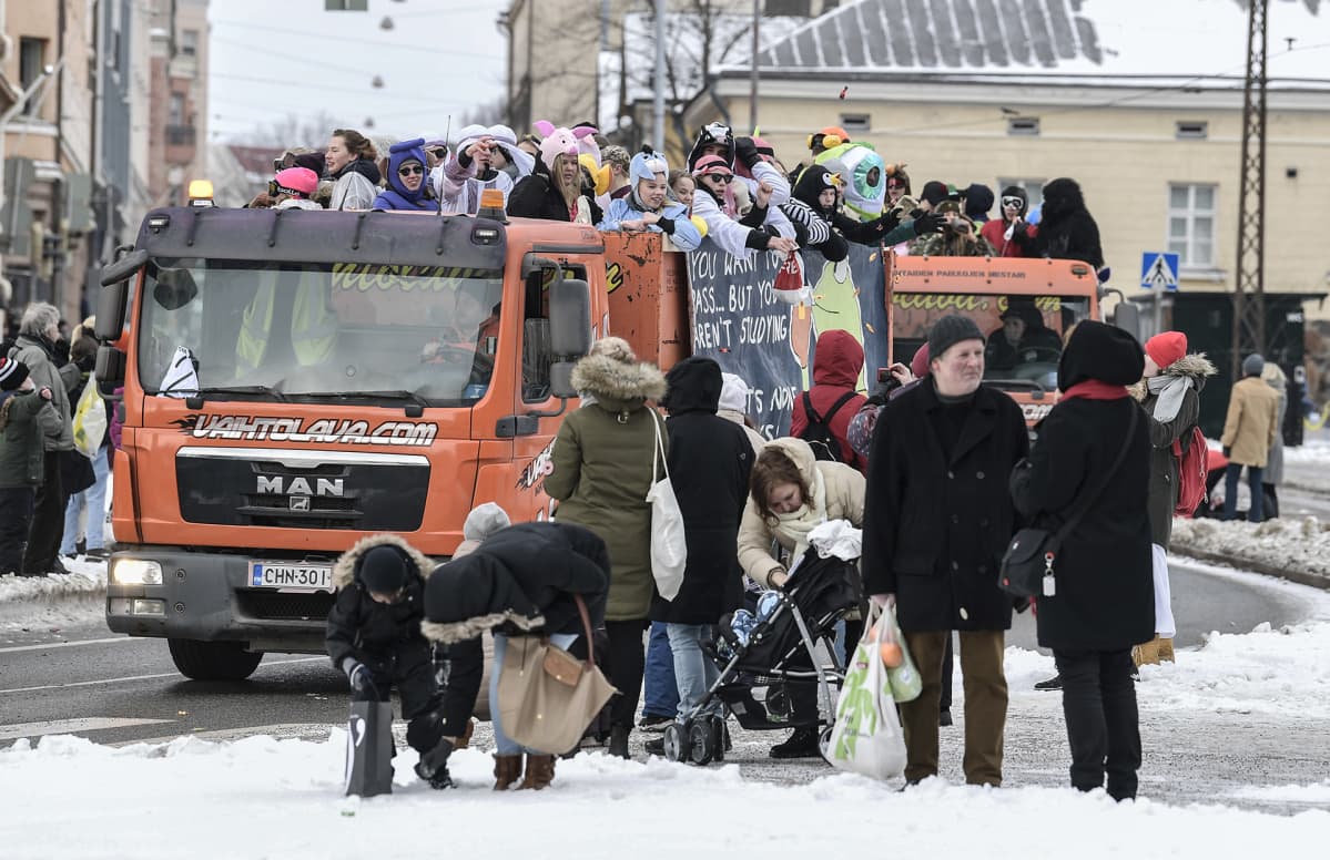 Penkkariajelua Helsingissä.