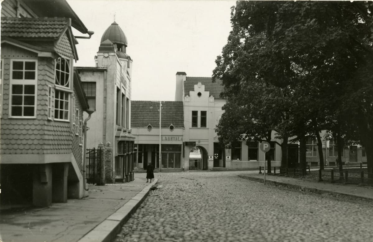 Linnankatu 1940-60-luvun asussaan