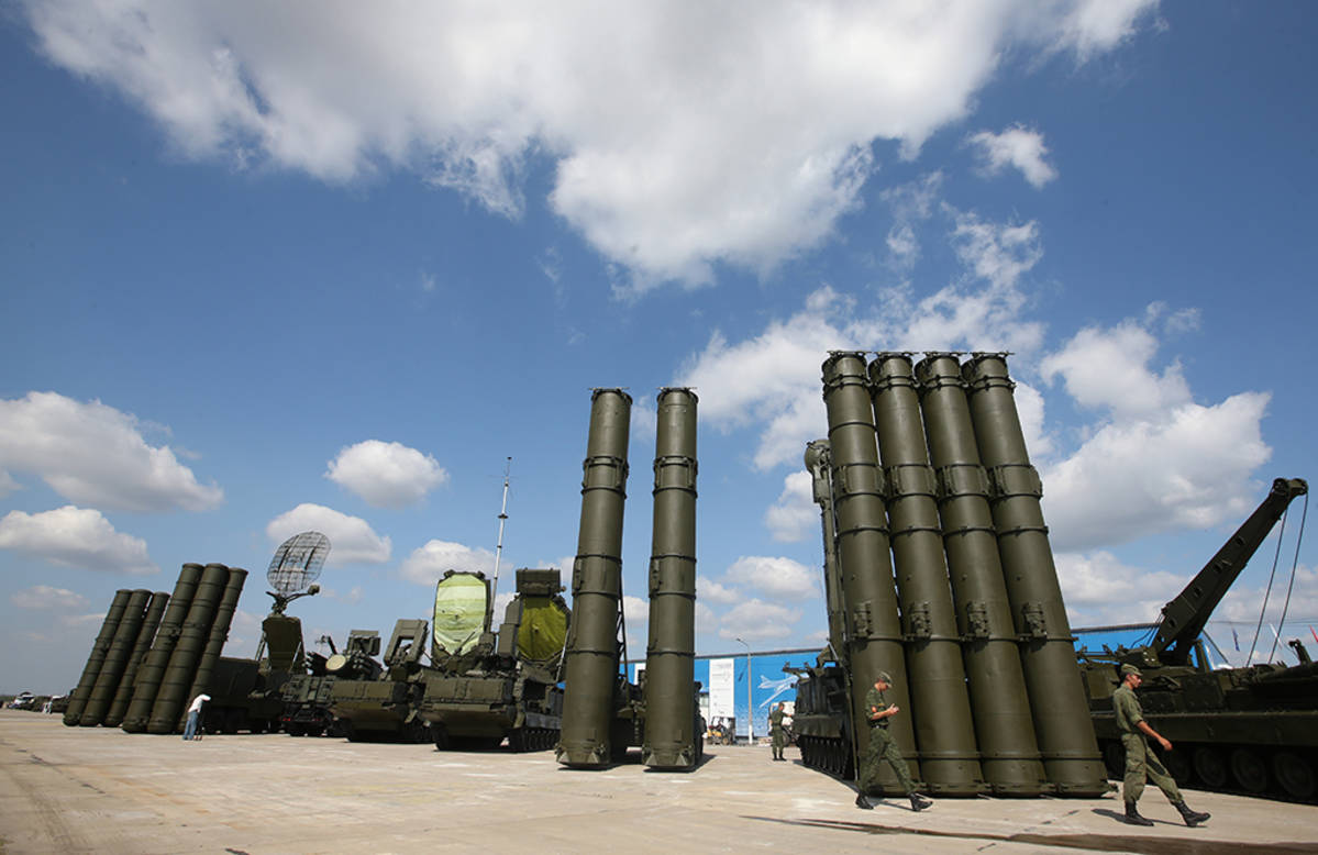 S-300-ohjusjärjestelmiä esillä sotateollisuusnäyttelyssä Zhukovskissa, Venäjällä elokuussa 2014.