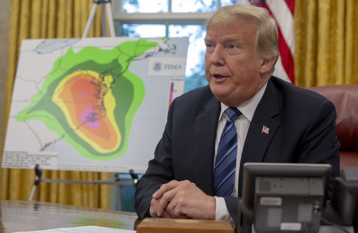 Yhdysvaltain presidentti Donald Trump puhui hurrikaani Florenceen valmistautumisesta tiedotustilaisuudessa Valkoisessa talossa.