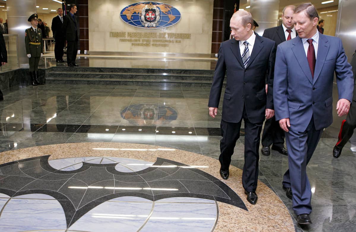 Vladimir Putin vierailulla GRU:n päämajassa vuonna 2006.