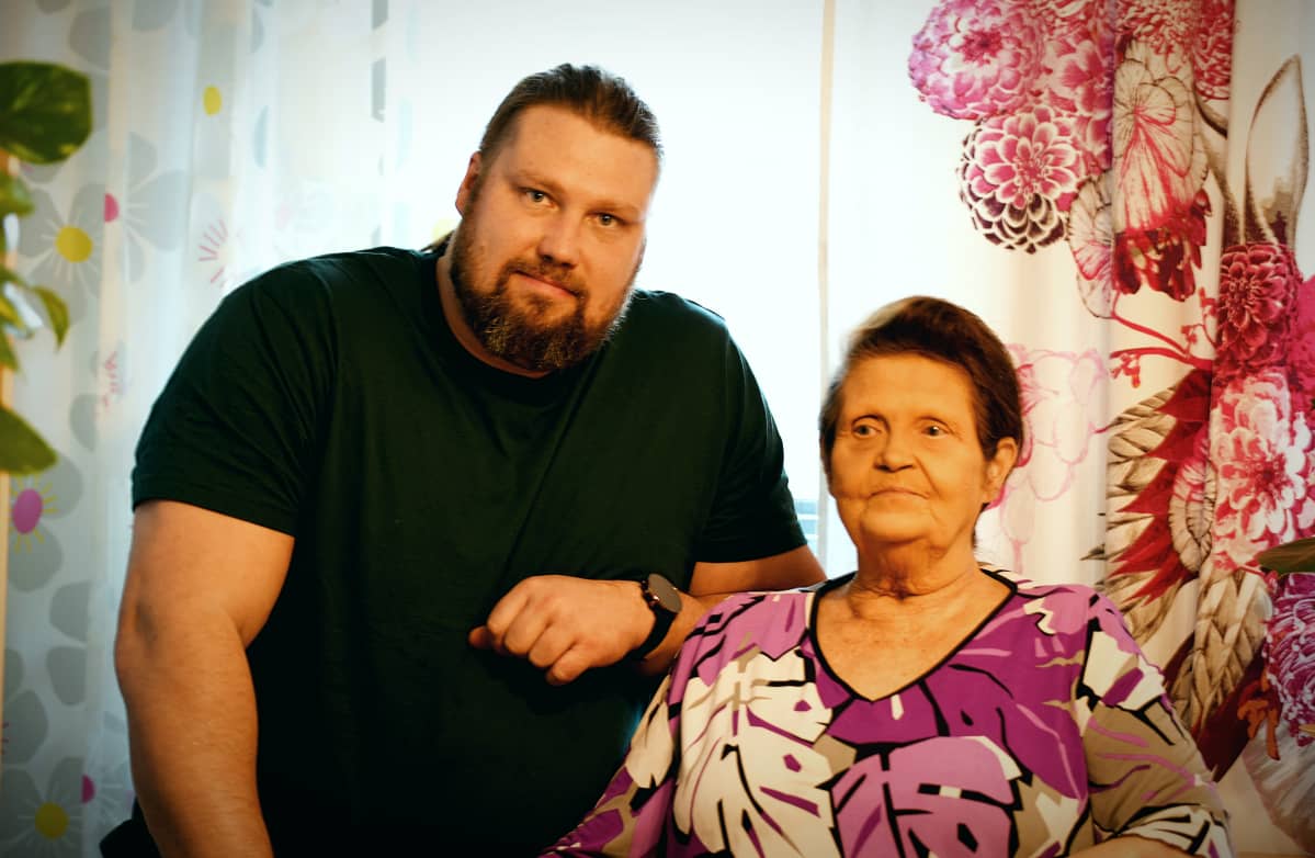 Mika Törrö med sin mamma Anita Suihko