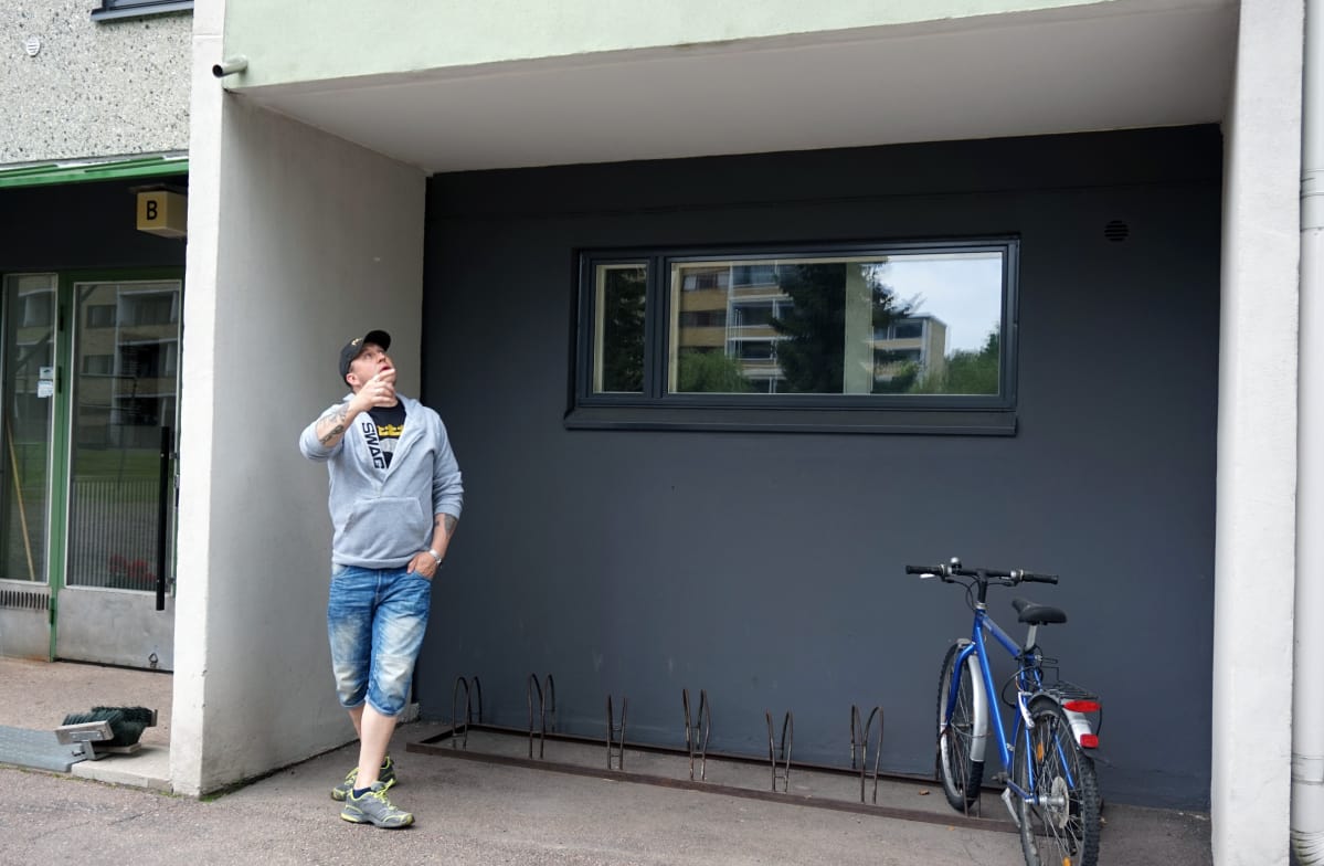 Marko Pesonen parvekkeen alla