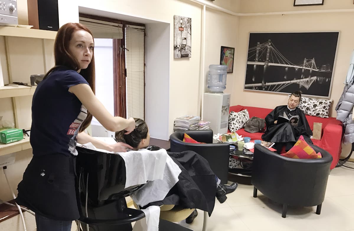 Jelena Jeršovan yli 25 vuotta sitten perustama Az-stil ateljee on kasvanut monialayritykseksi, joka tarjoaa muun muassa kauneudenhoitopalveluita.