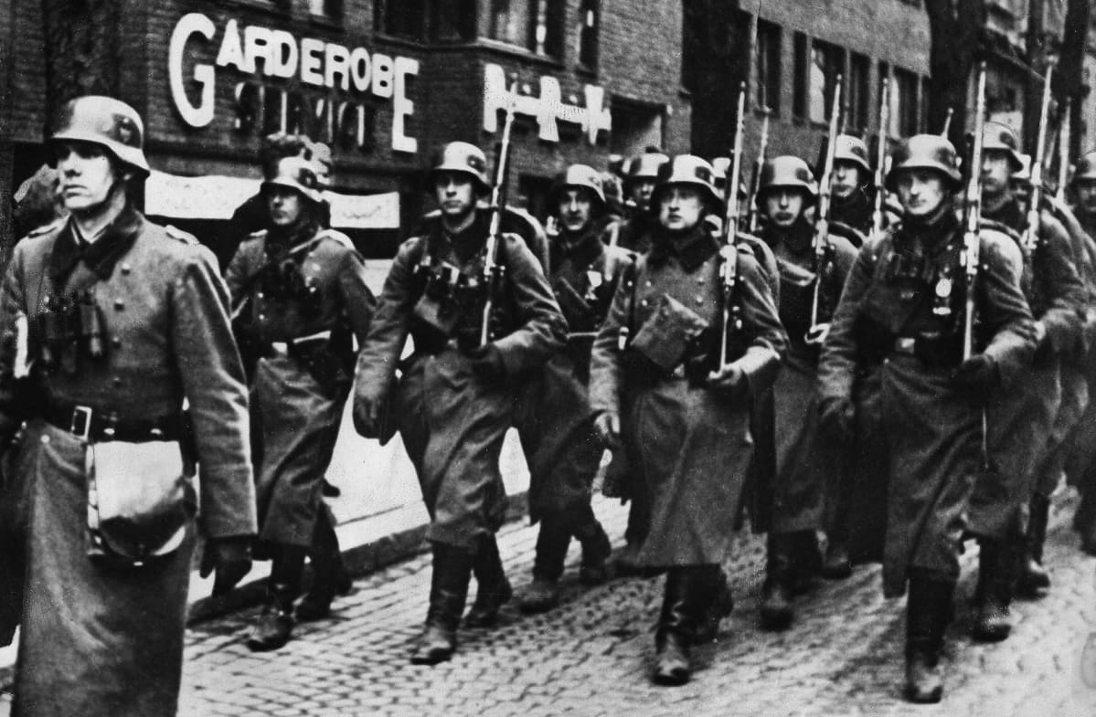 Saksalaissotilaita marssimassa Oslossa 9. huhtikuuta 1940.