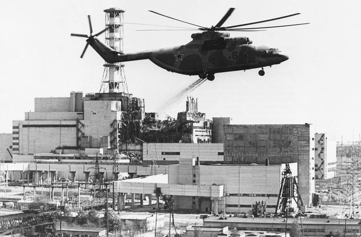 Tshernobylin tuhoutunut ydinvoimala toukokuussa 1986.