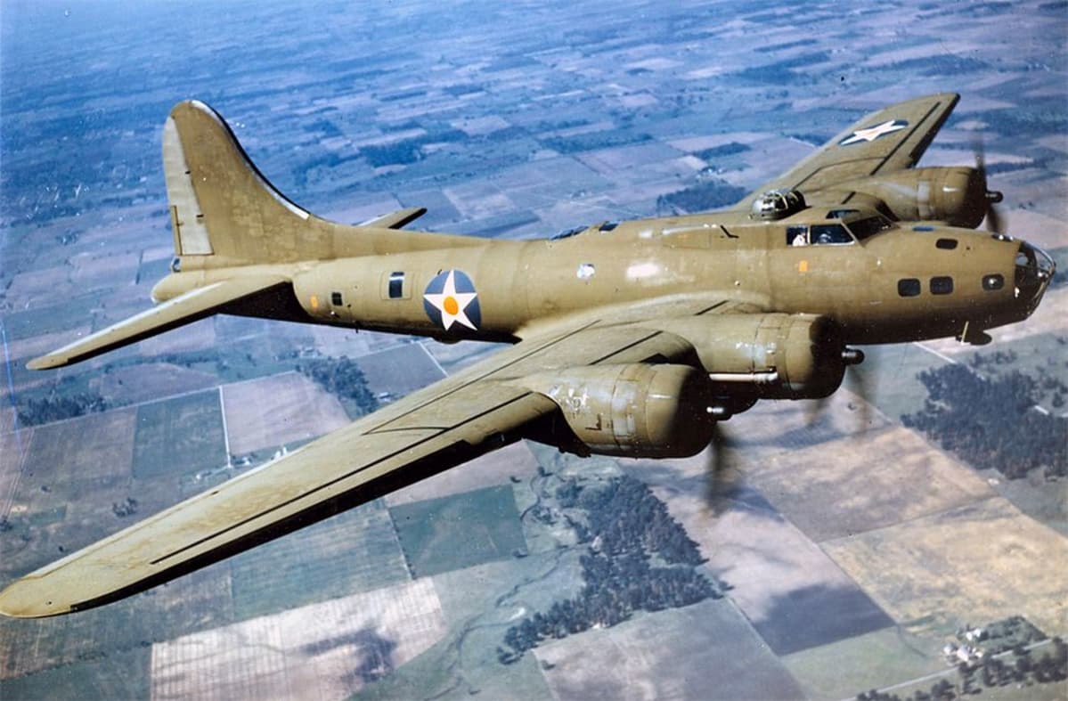 B-17E-pommikone kuvattuna todennäköisesti vuonna 1942.