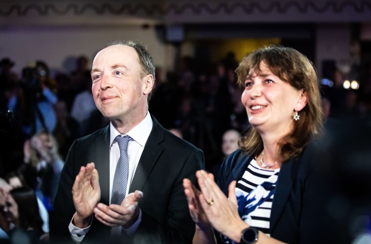 Eduskuntavaalit 2019. Perussuomalaisten vaalivalvojaiset. Riikka Slunga-Poutsalo ja Jussi Halla-aho juhlivat