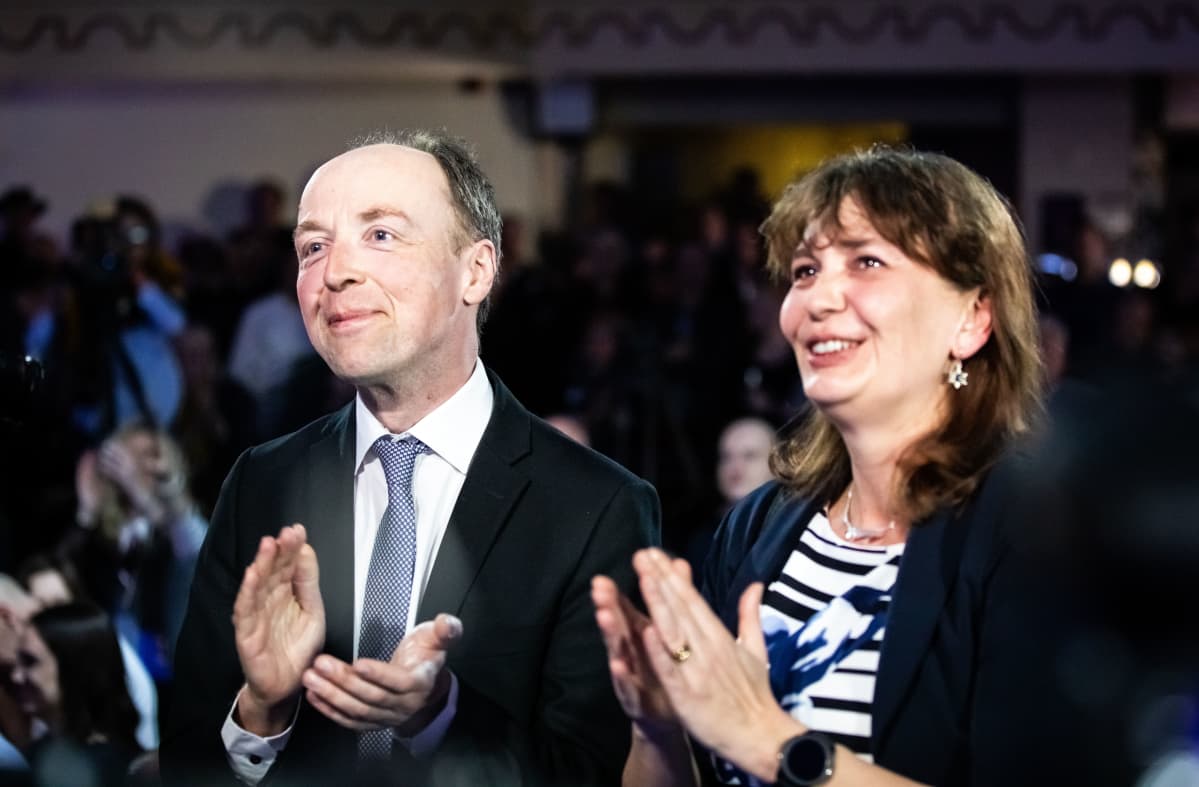 Eduskuntavaalit 2019. Perussuomalaisten vaalivalvojaiset. Riikka Slunga-Poutsalo ja Jussi Halla-aho juhlivat