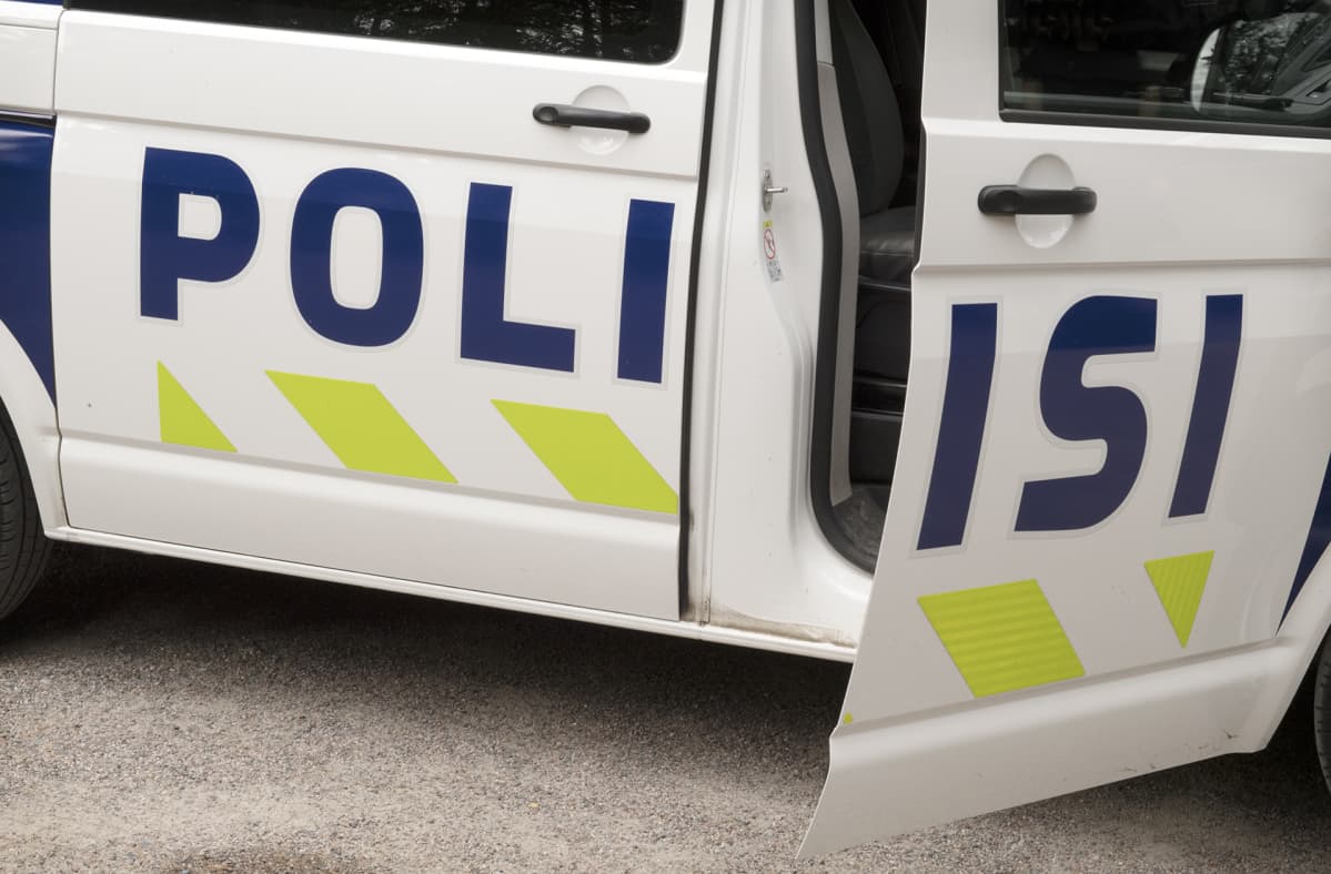 Poliisiauto.