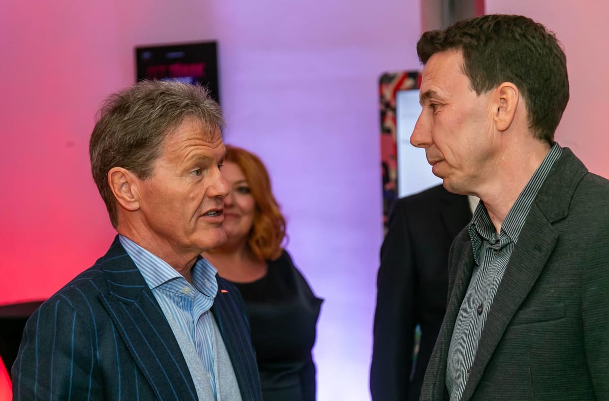 Malcolm Wilson ja Markko Märtin Ott Tänakista kertovan elokuvan ensi-illassa Tallinnassa huhtikuussa 2019.