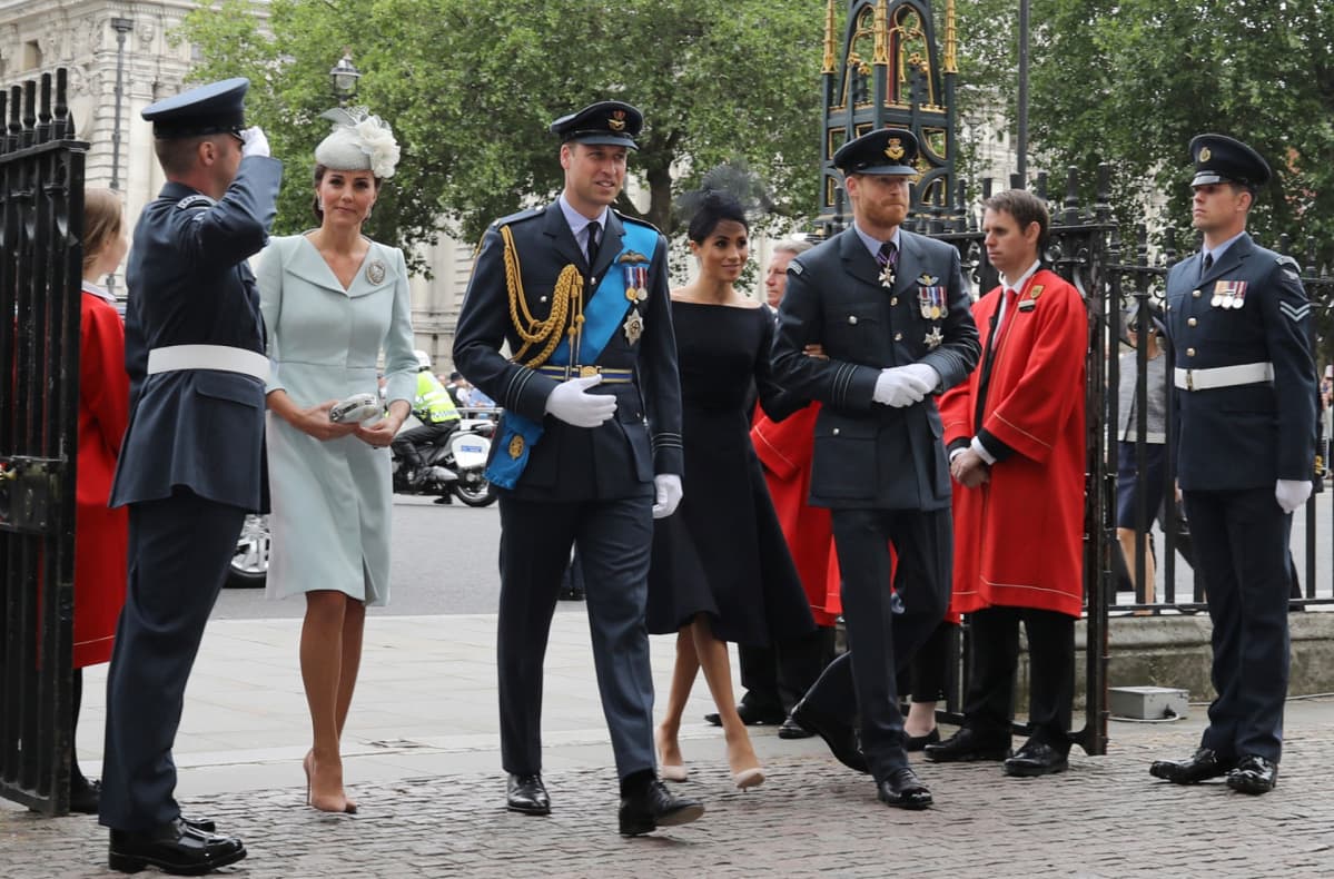 Cambridgen herttuatar Catherine, Cambridgen herttua, prinssi William, Sussexin herttuatar Maghan sekä Sussexin herttua, prinssi Harry saapumassa Westminster Abbeyyn Lontoossa.
