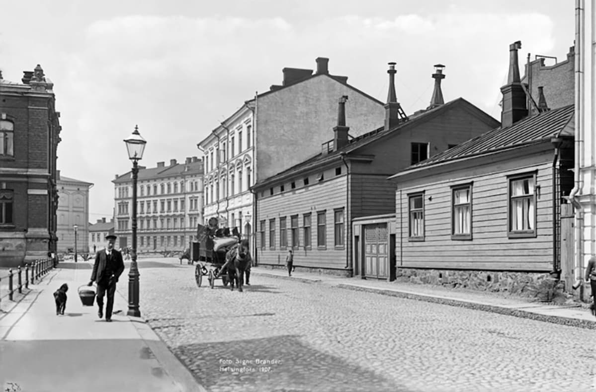 Ulriikanporinkatu, nykyinen Ullanlinnankatu, vuonna 1907.