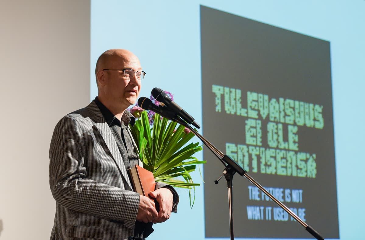 Edellisen Ars Fennica -palkinnon vuonna 2015 voitii taiteilija Mika Taanila.