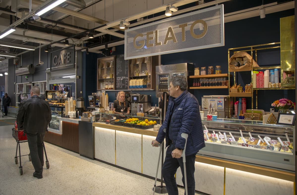 Järvenpään K-Citymarketin jäätelökioski.