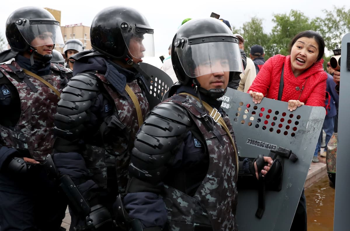 Opposition mielenosoittajat ottivat yhteen poliisin kanssa Kazakstanissa.