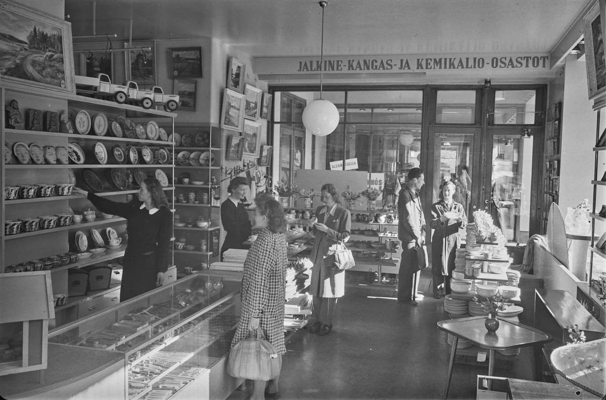 Tuotannon kauppa Tampereen Hämeenkadulla vuonna 1946