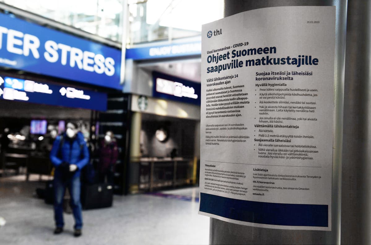 Ohjeistus Suomeen saapuville matkustajille Helsinki-Vantaan lentoasemalla.