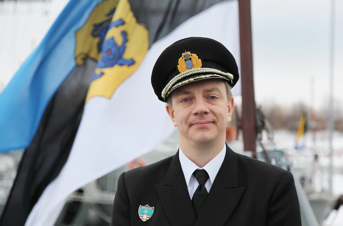 Johan-Elias Seljamaa johtaa monikansallista miinantorjuntaryhmää.