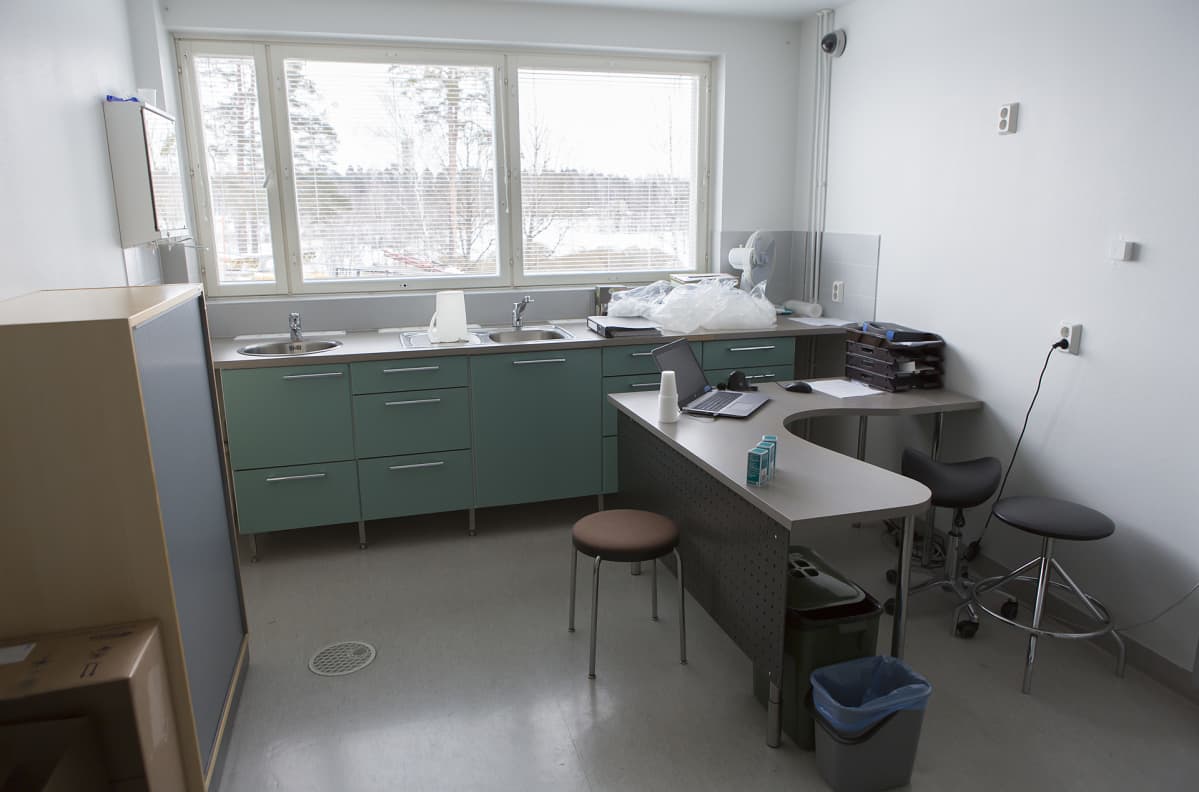 Tässä huoneessa korvaushoitolääkkeitä anniskellaan