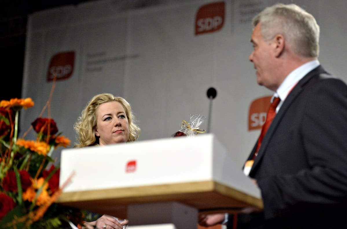 SDP:n puheenjohtajaksi valittu Antti Rinne ja äänestyksen hävinnyt Jutta Urpilainen puoluekokouksessa Seinäjoella 9. toukokuuta 2014.