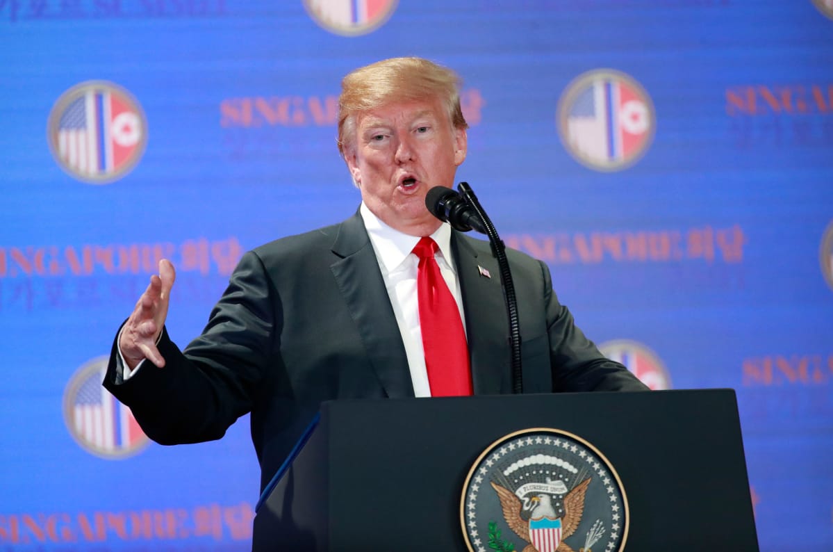 Donald Trump tiedotustilaisuudessa