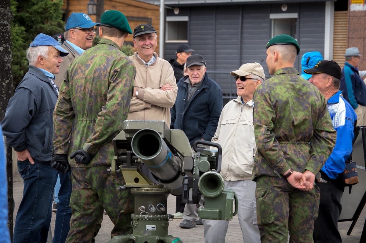 Puolustusvoimain lippujuhlan päivän kalustonäyttely Seinäjoella 4.6.2018
