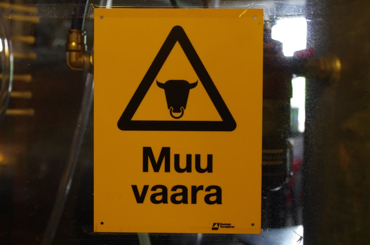 Kyltti Otavan navetassa