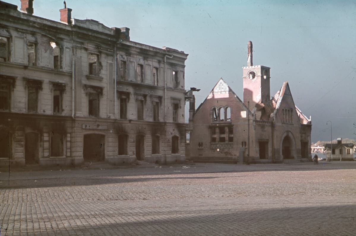 Palanut Viipurin kauppahalli vuonna 1941.