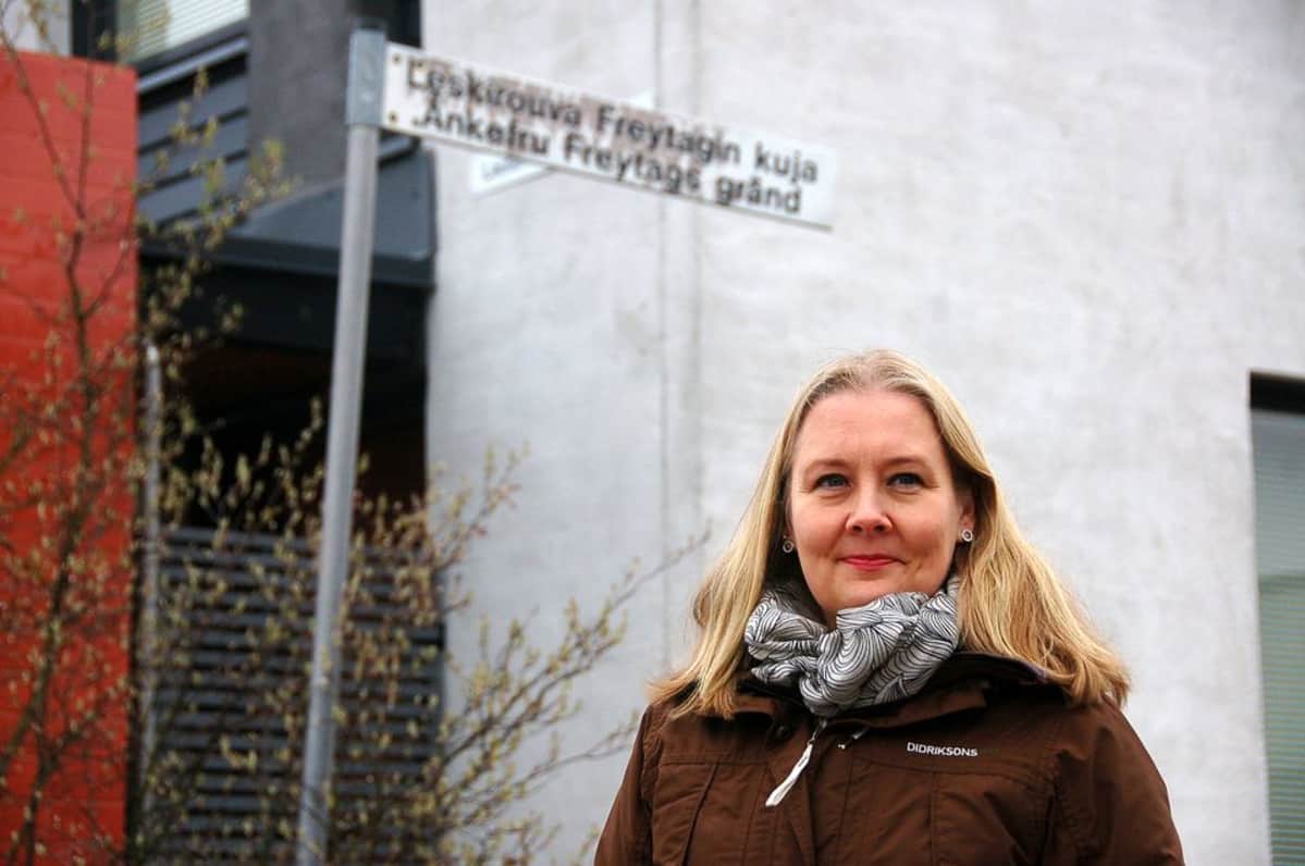 Kristina Freytag oli voimakas viikkiläinen nainen, joka eli 1600-luvulla ja oli ratsumestari Gerd Skytten leski. Hän taisteli voimakkaasti omien tilustensa puolesta kirjoittamalla muun muassa kirjeitä kuningatar Kristiinalle. Tmän vuoksi Viikistä löytyy Leskirouva Freytagin kuja, kertoo nimistönsuunnittelija Johanna Lehtonen.