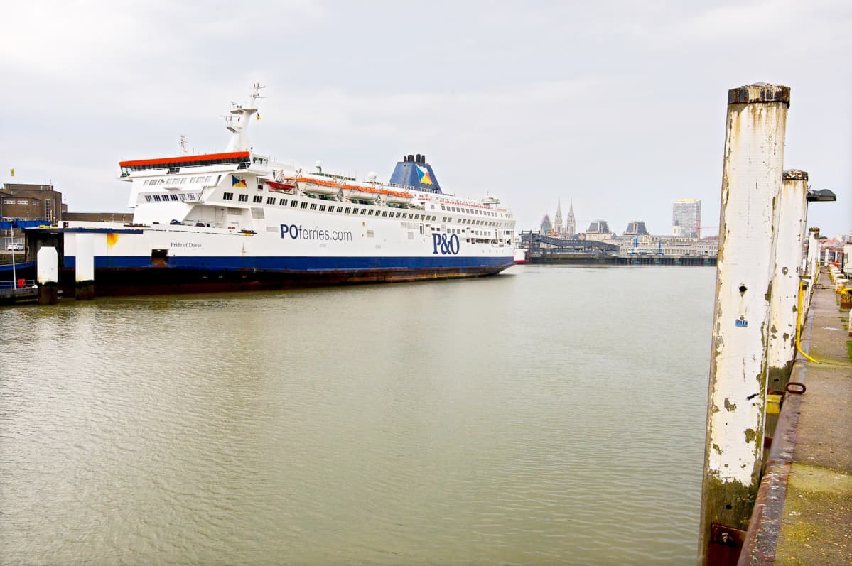 P&O -varustamon lautta Oostenden satamassa Belgiassa.