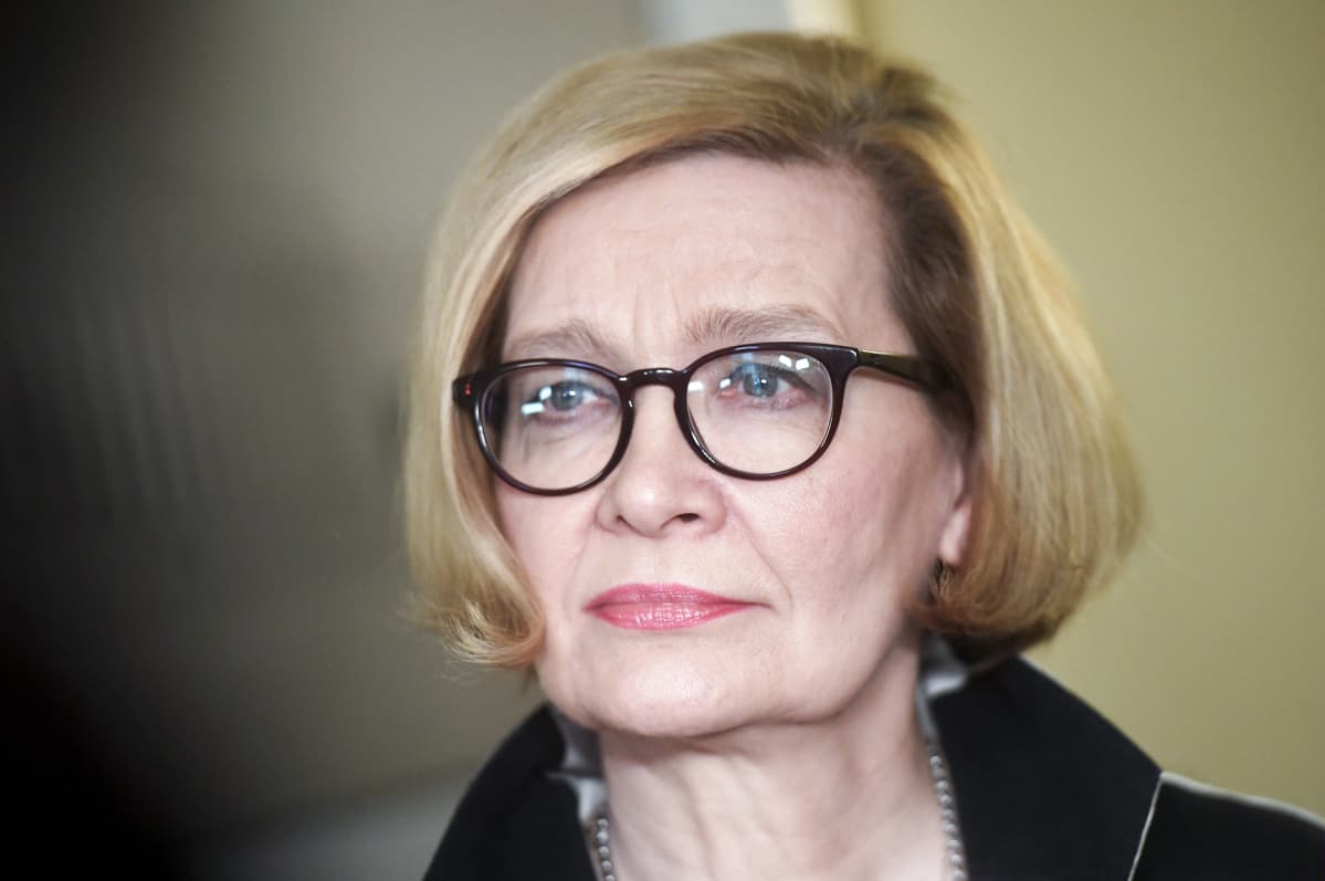 Puhemies Paula Risikko piti tiedotustilaisuuden eduskunnan puhemiesneuvoston kokouksen jälkeen Helsingissä perjantaina 8. maaliskuuta. Eduskunnan puhemies Paula Risikko piti tiedotustilaisuuden eduskunnan puhemiesneuvoston kokouksen jälkeen Helsingissä perjantaina 8. maaliskuuta.