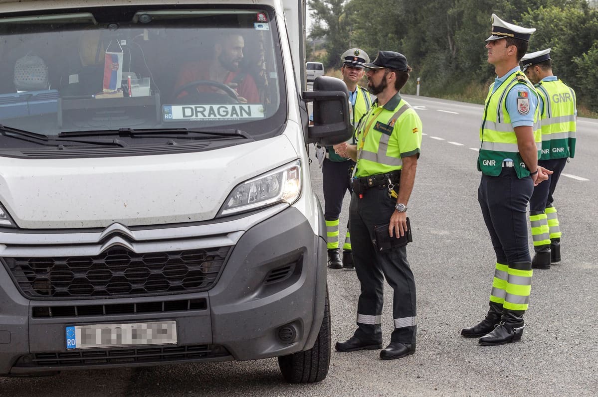Espanjan ja Portugalin liikennepoliisit yhteisessä "Safe Holidays" liikennevalvontaoperaatiossa Espanjassa 2018.