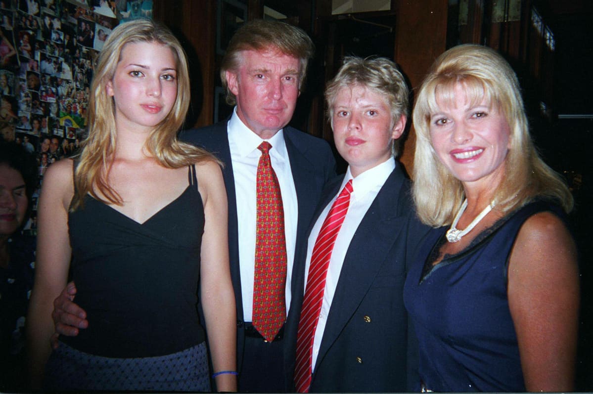 Donald ja Ivana Trump lastensa kanssa.