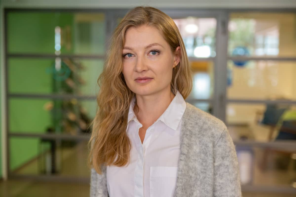Projektipäällikkö Hanne Munter Ehkäisevästä päihdetyöstä EHYT ry:stä.