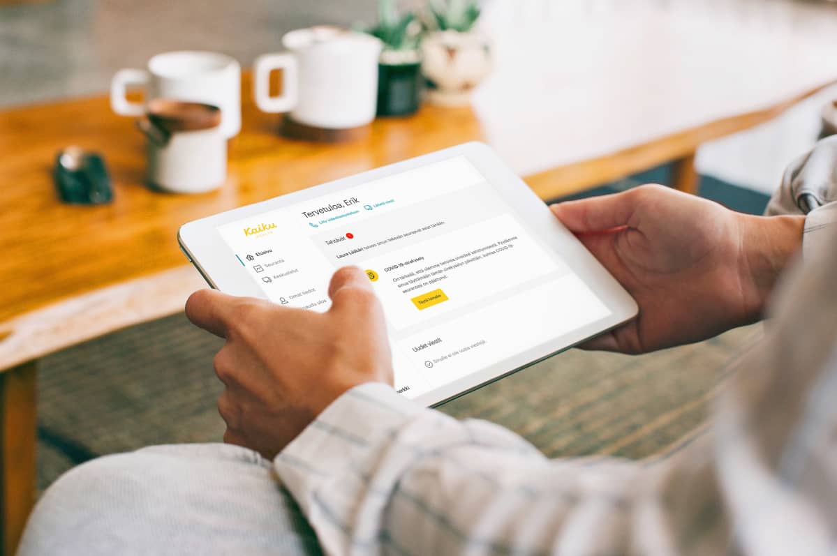 Kaiku Healthin koronaviruksen oireisiin kehittämä sovellus tabletin näytöllä.