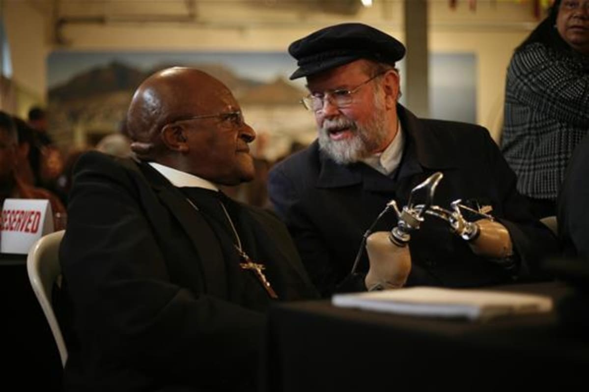 Arkkipiispa Desmond Tutu ja Michael Lapsley