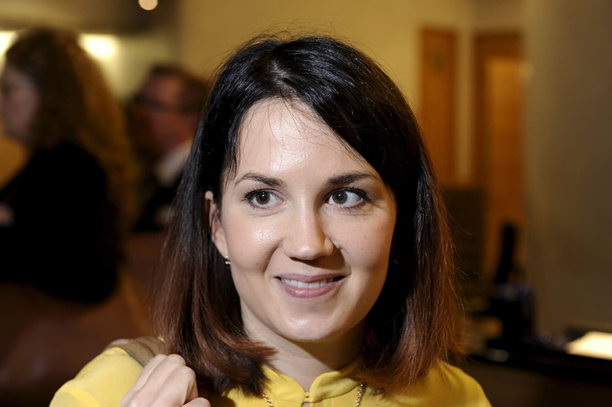 Ympäristöministeri Sanni Grahn-Laasonen kokoomuksen puoluevaltuuston kokouksessa Helsingissä 4. lokakuuta 2014.