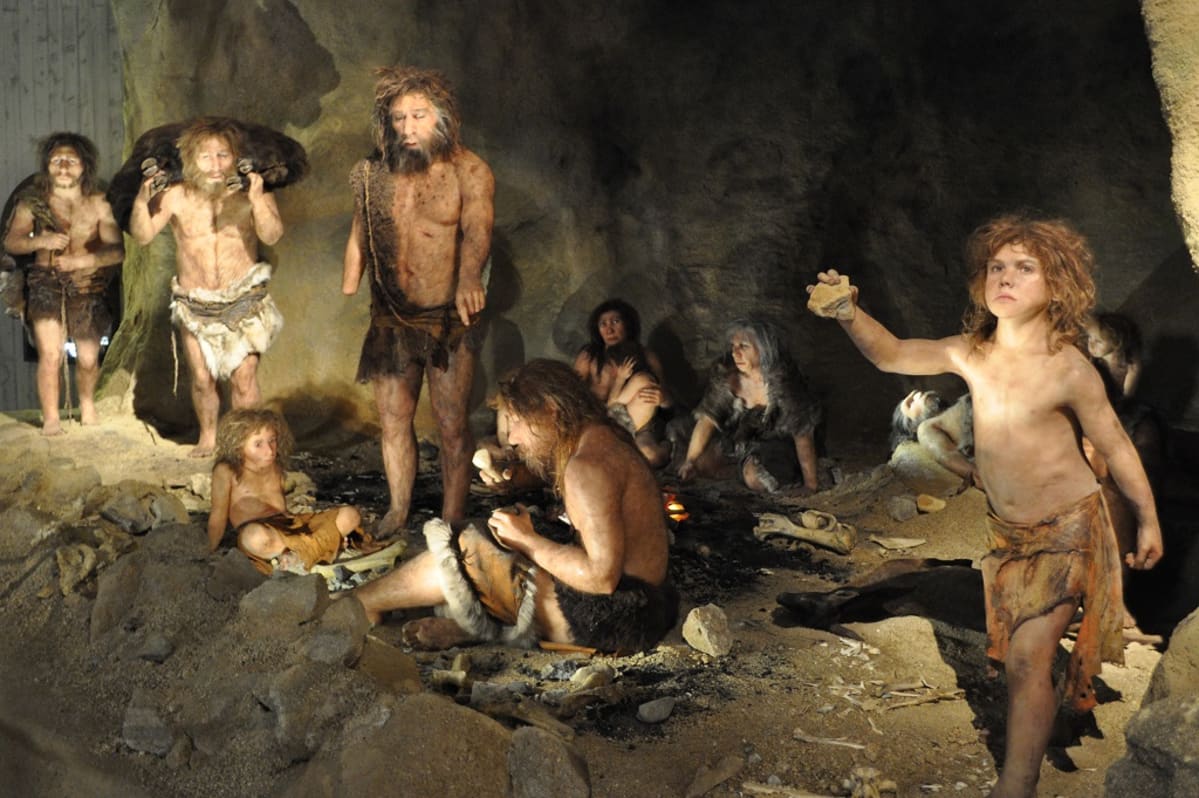 rekonstruktio neandertalilaisten luolasta